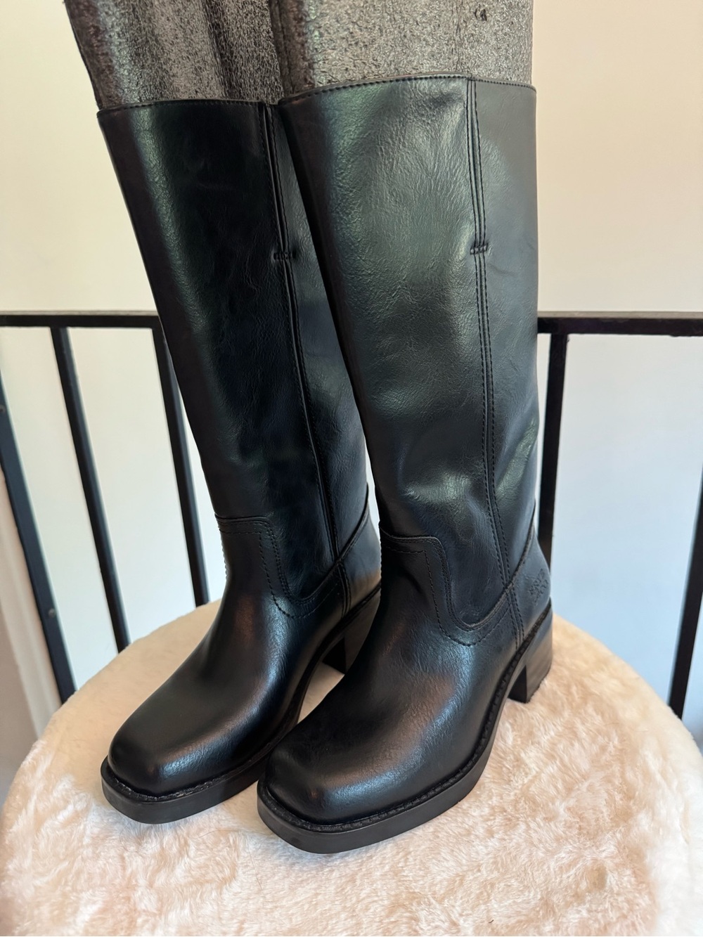 FRYE AND CO. Black Campus Boot